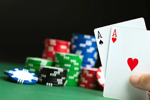  Tudo o que você precisa saber para ser um profissional de pôquer: entendendo as estratégias básicas por trás das regras do pôquer